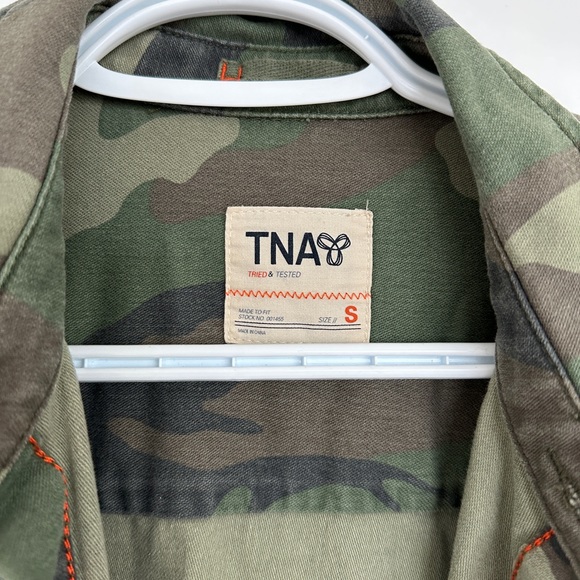 TNA Camo Cargo Utility Jacket Size Small - Picture 2 of 3